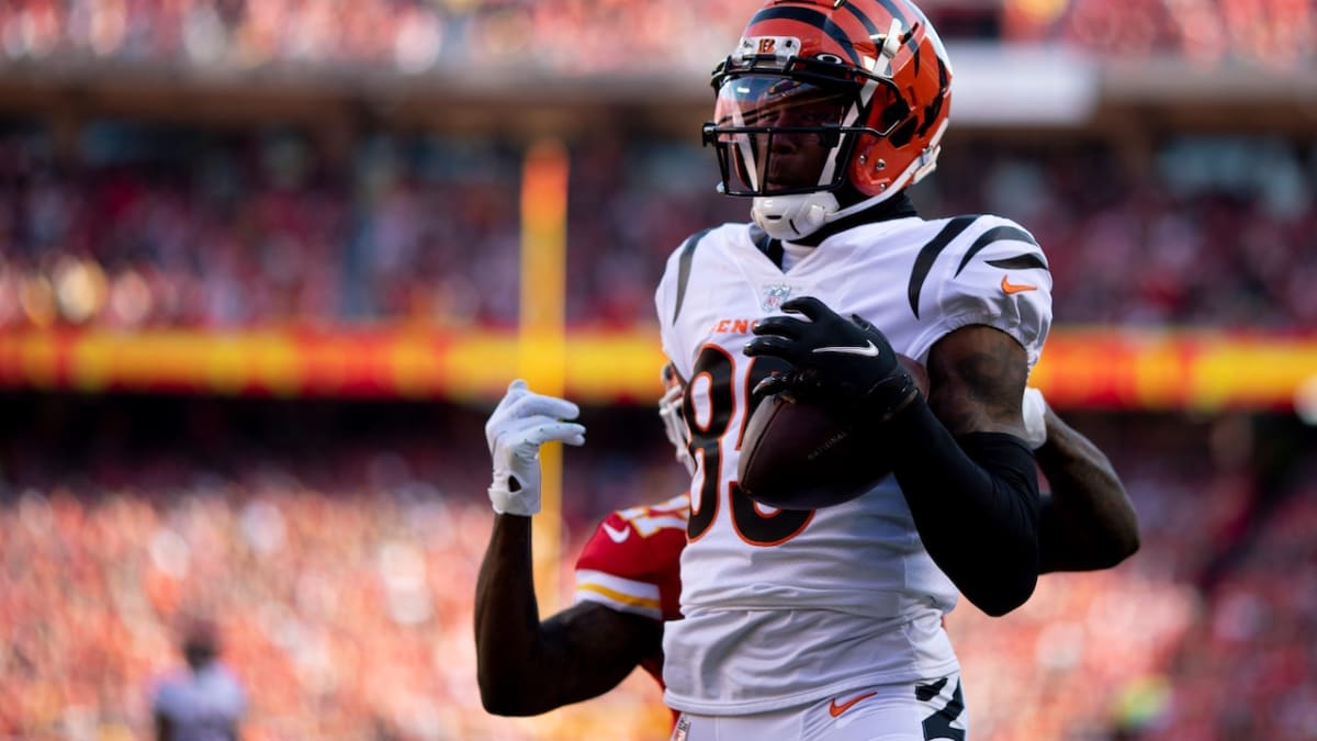 Odds and Ends: Former Clemson WR Tee Higgins Prop Bets Preview for Super  Bowl LVI - Sports Illustrated Clemson Tigers News, Analysis and More