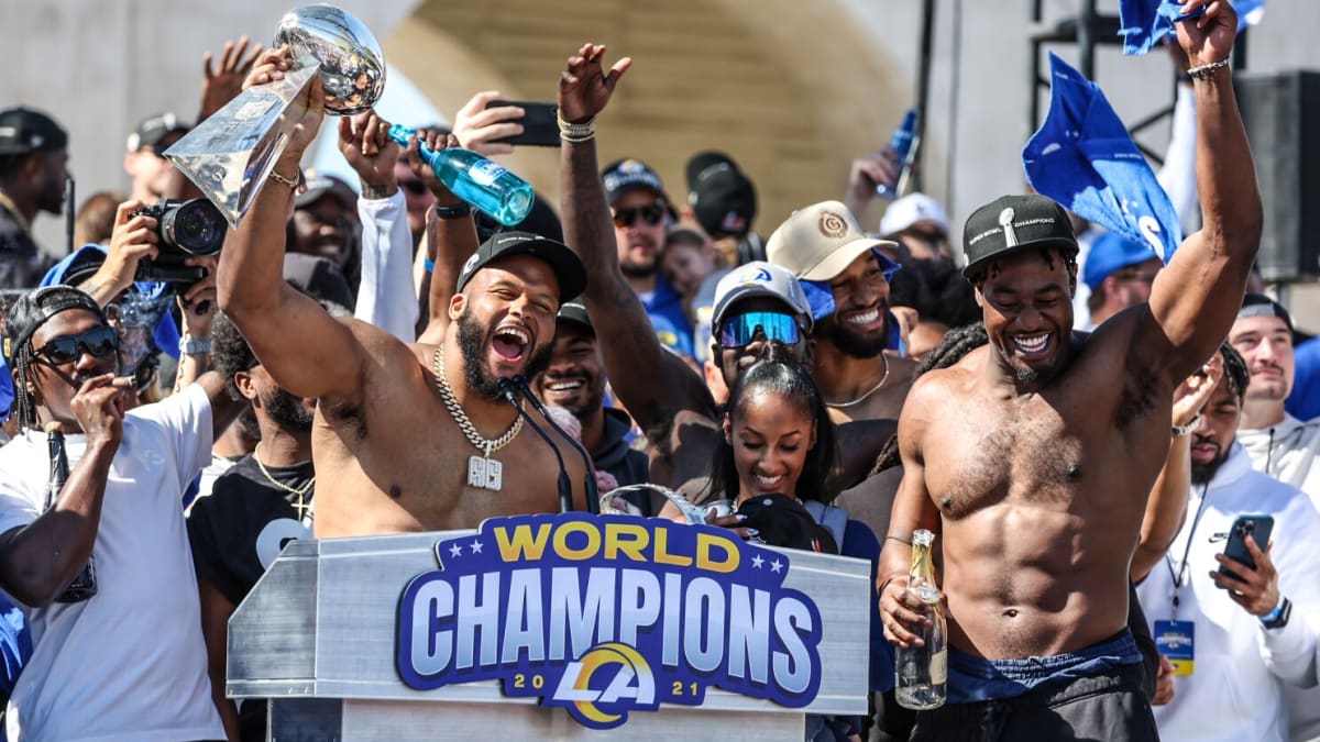 NFL photographer Kelly Smiley says she fractured her spine ruring Rams'  victory parade - Sports Illustrated