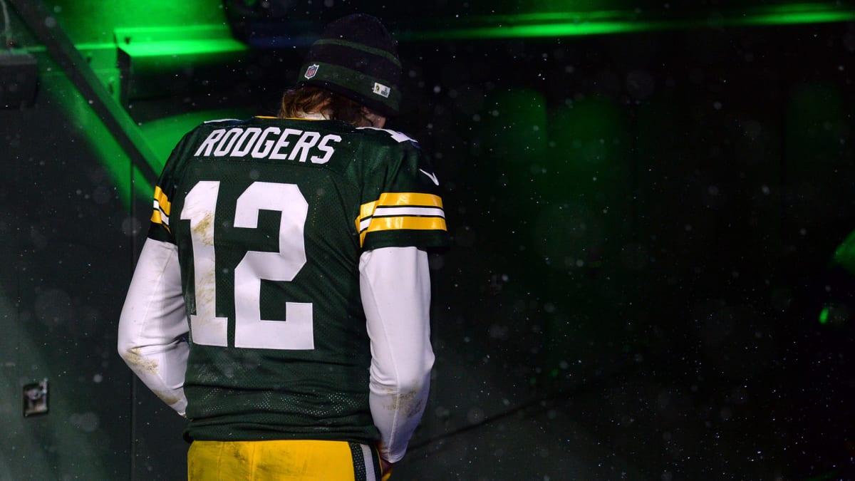 NFL World Reacts To Aaron Rodgers' Tuesday Outfit Choice - The Spun: What's  Trending In The Sports World Today