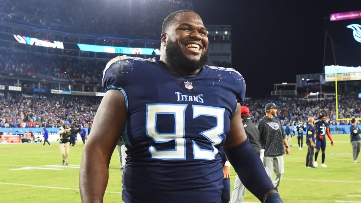 Tennessee Titans defensive tackle Teair Tart (93) leaves the field