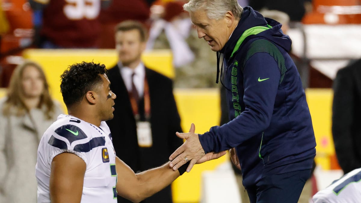 Seahawks fans have strong feelings about Russell Wilson's Seattle return