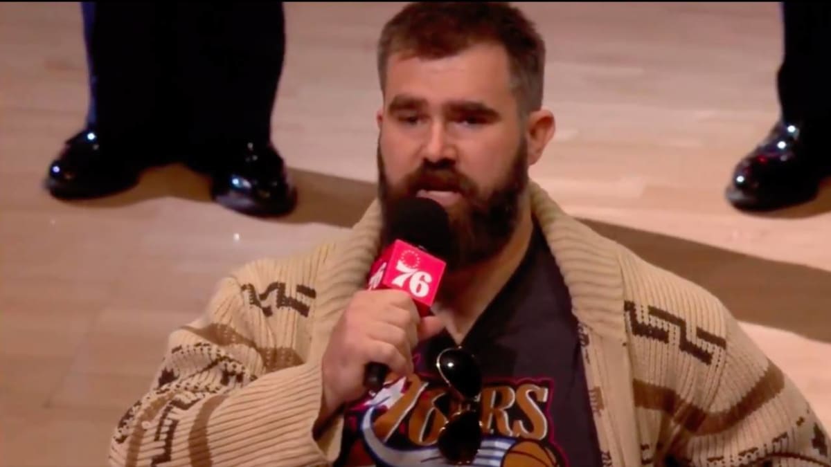 Eagles' Jason Kelce sings national anthem at Sixers game