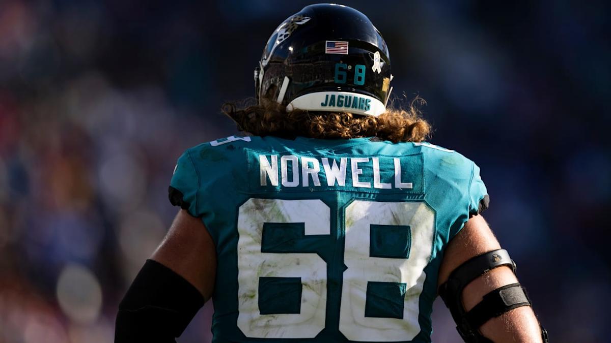 Washington Commanders guard Andrew Norwell (68) defends against the New  York Giants during an NFL football game Sunday, Dec. 4, 2022, in East  Rutherford, N.J. (AP Photo/Adam Hunger Stock Photo - Alamy