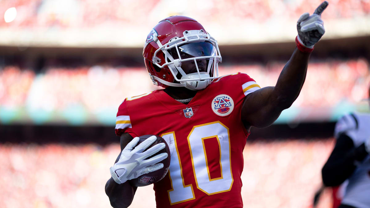 NFL exec dubs trade for Tyreek Hill a 'massive win': 'No player has helped  their young quarterback more' - Dolphin Nation