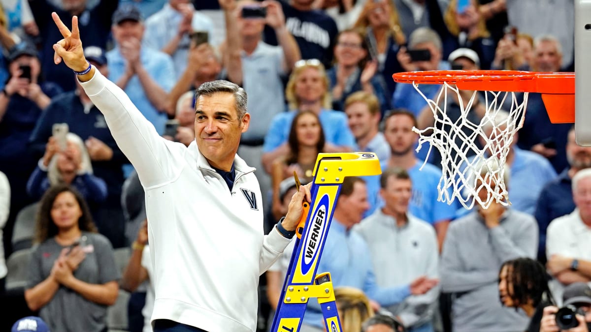 Villanova Fans Stock Up On Final Four Gear Ahead Of Game Against