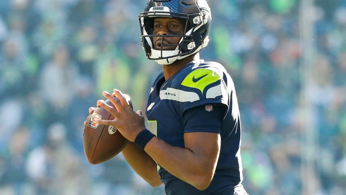 Baker Mayfield eyes Seahawks as they re-sign Geno Smith