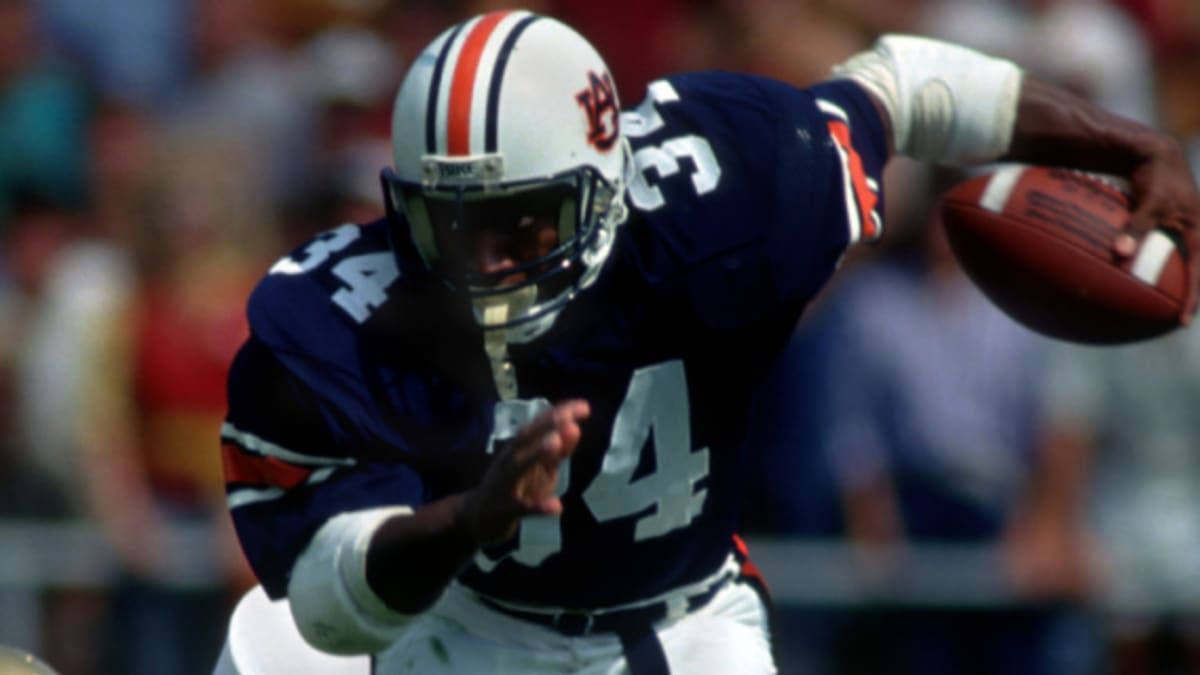 Auburn great Bo Jackson to undergo procedure for chronic hiccups