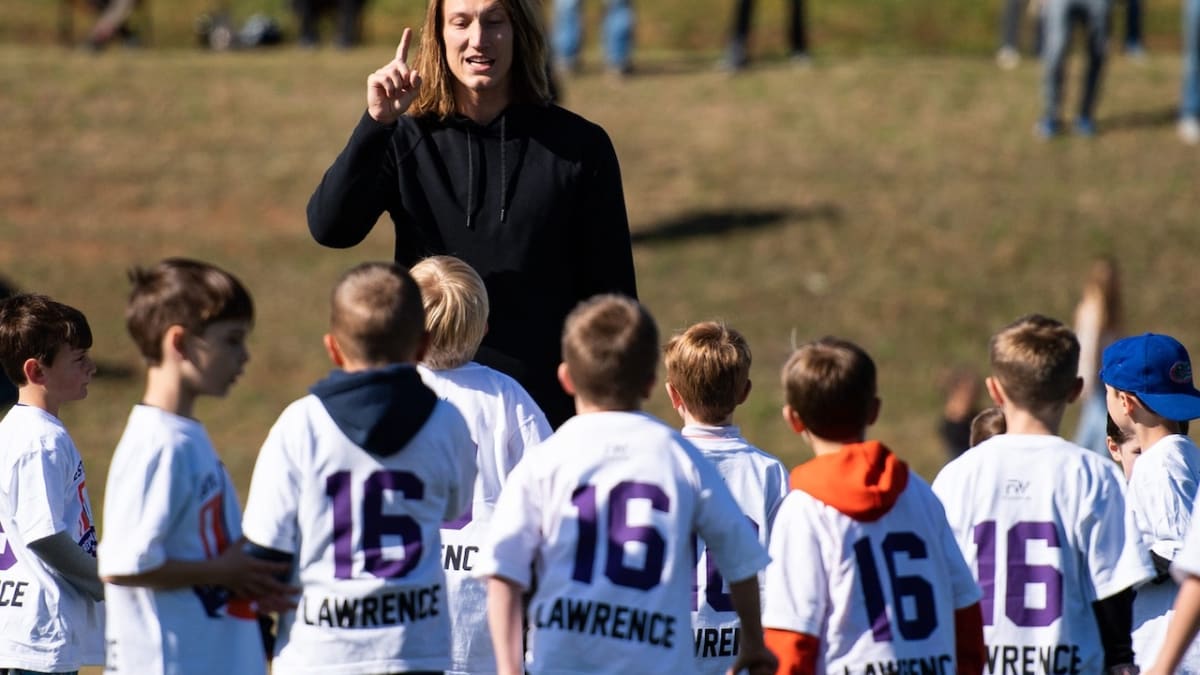 Trevor Lawrence After Jacksonville Jaguars Fall To 49ers: 'I Know I Will  Keep Fighting' - Sports Illustrated Clemson Tigers News, Analysis and More