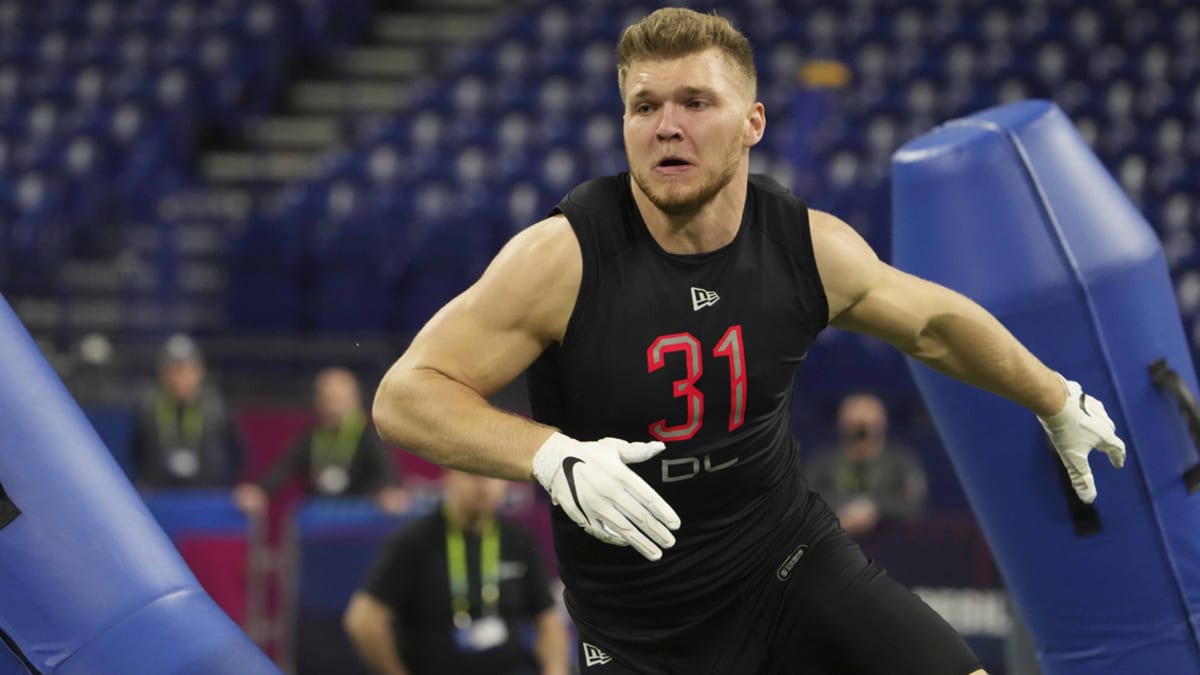 Aidan Hutchinson Is The Kneecap-Biting Force Of Nature Dan Campbell And The  Detroit Lions Have Been Longing For