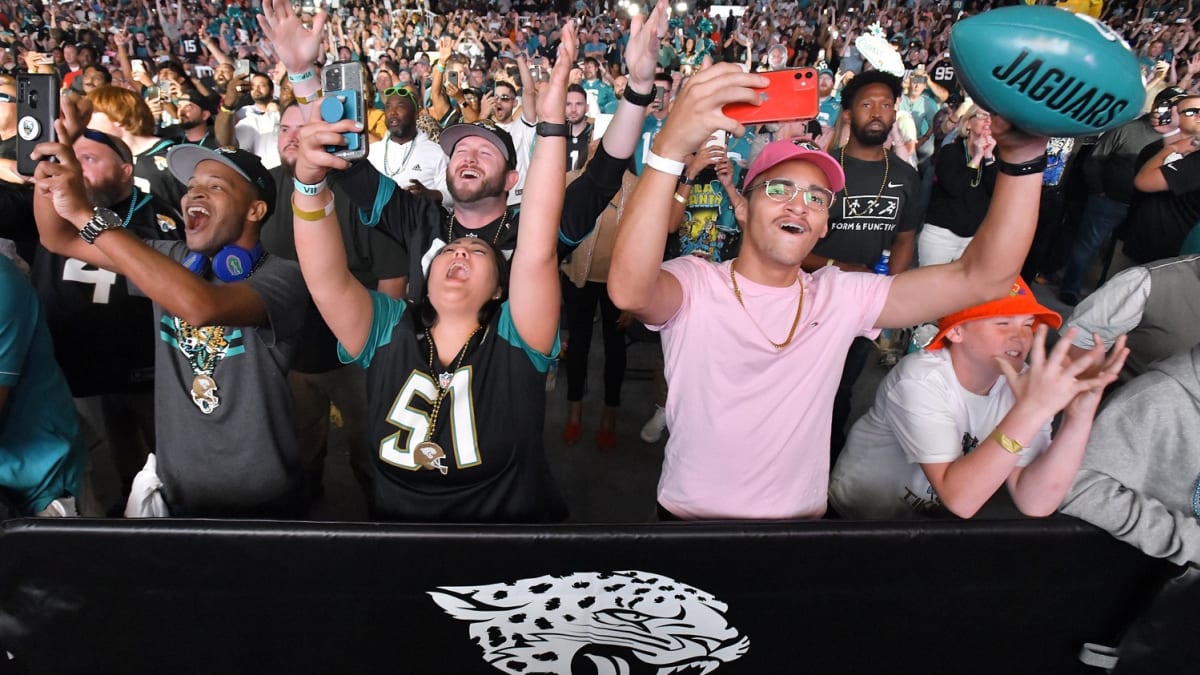 Bold Take on X: The #Jaguars have unveiled an alternate throwback