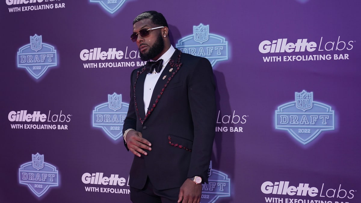 NFL Draft 2022 Red Carpet Outfits & Arrivals, Photos – Rvce News