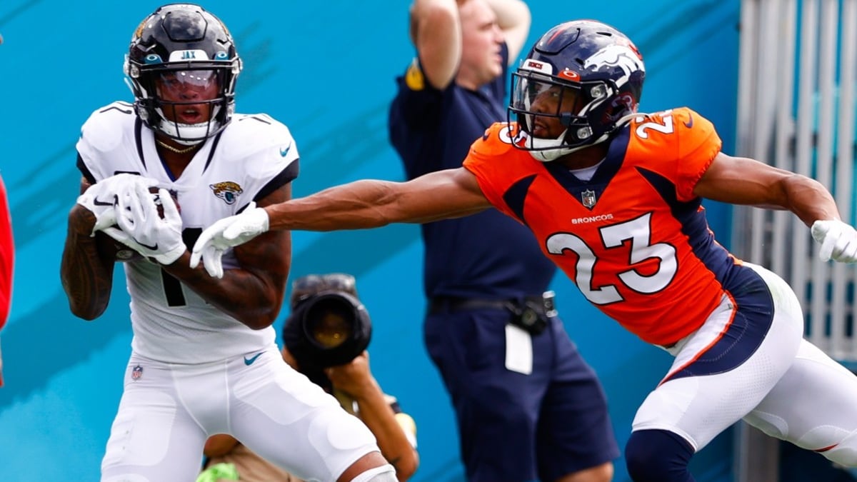 Denver Broncos players react during the NFL football game between Denver  Broncos and Jacksonville Jaguars at Wembley Stadium in London, Sunday, Oct.  30, 2022. (AP Photo/Ian Walton Stock Photo - Alamy