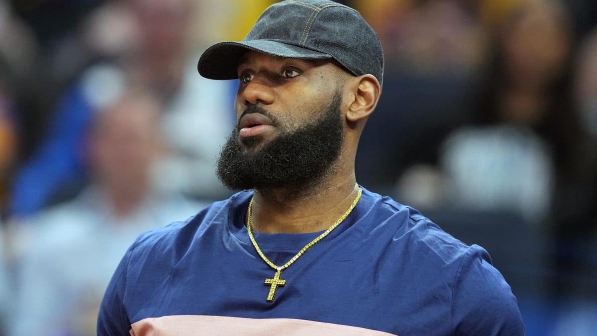 LeBron James is in the house at the Champions League final in Paris 👑