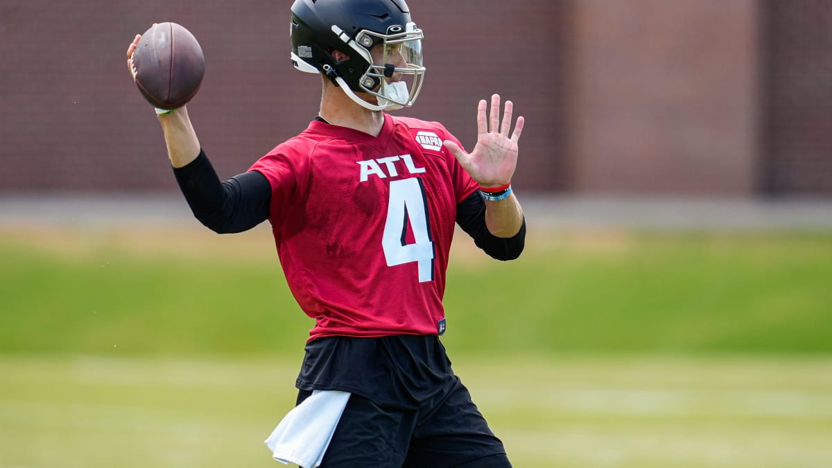 Cincinnati Bearcats Football - ‪Bursting onto the scene as a redshirt  freshman, Desmond Ridder completed 62.5% of his passes, threw for 2,359  yards, 19 TDS, and added another 574 yards with five‬