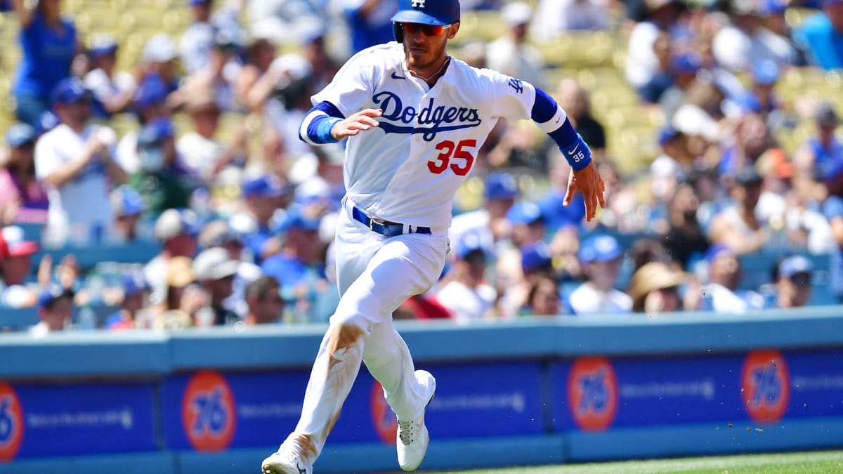 Cody Bellinger Goes Deep, and Upside Down, for Dodgers - The New