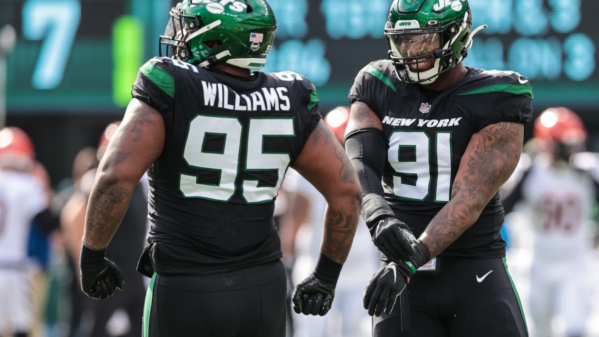 New York Jets defensive back Mark Myers (32) in coverage during