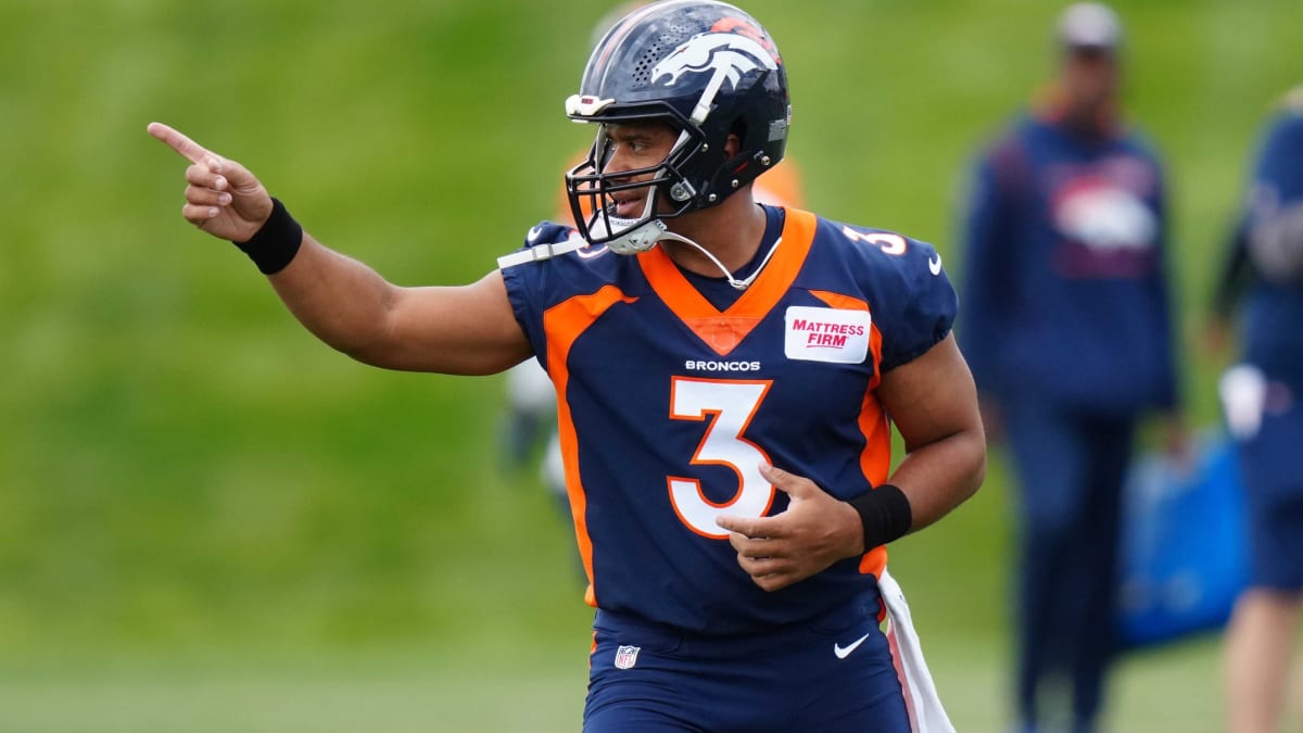 Broncos' Russell Wilson trade echoes of Peyton's move to Mile High - Sports  Illustrated