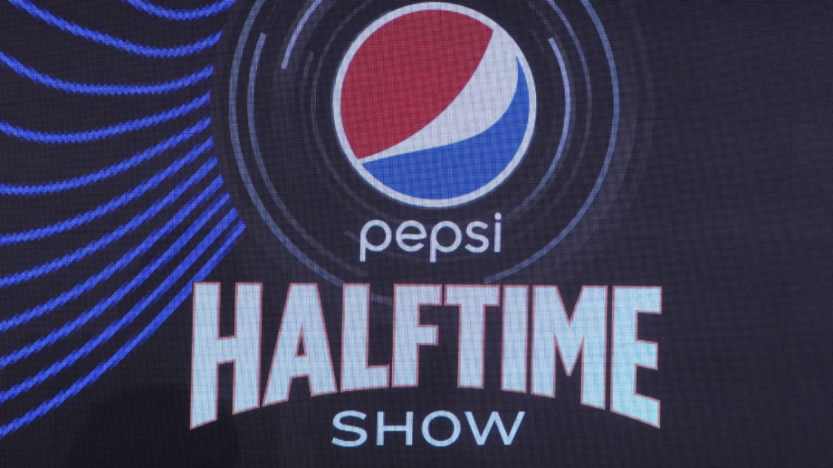 PEPSI® Develops New Platform with Verizon to Immerse Fans into Pepsi Super  Bowl Halftime Show with Live 360-degree Mobile Experience