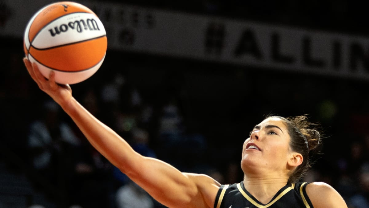 Kelsey Plum Shares Memorable Interaction With Tom Brady Tuesday Night -  Sports Illustrated