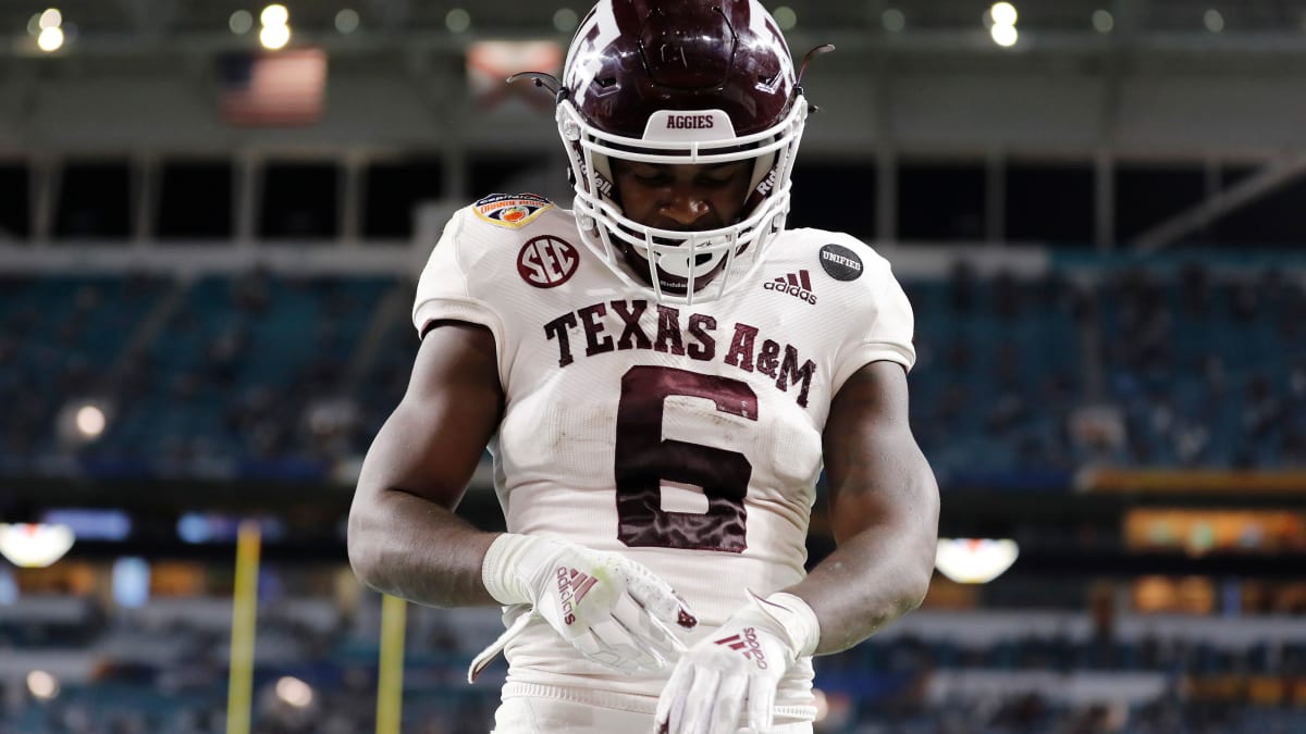 Texas A&M Aggies RB De'Von Achane Carted Off Against Texans