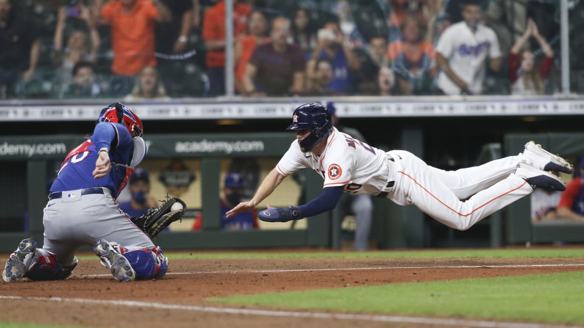 Straw scores on wild pitch in 11th, Astros beat Rangers 4-3