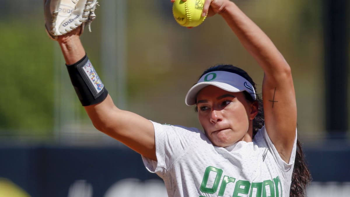 Oregon thrashes Gophers in NCAA softball