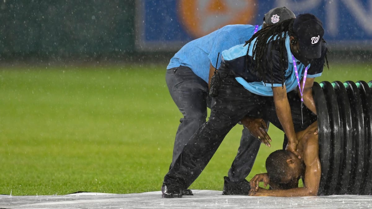 Nationals Park Streaker Fully Nude Hides In Tarp Roller Video Sports Illustrated