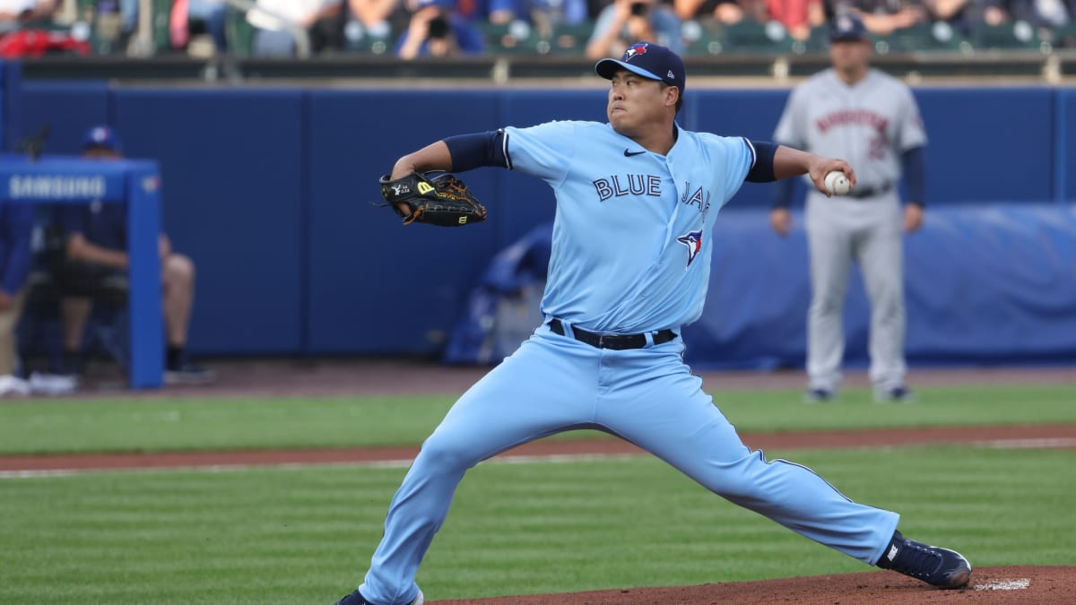 Ryu pitches 7 masterful innings, Blue Jays pound Red Sox