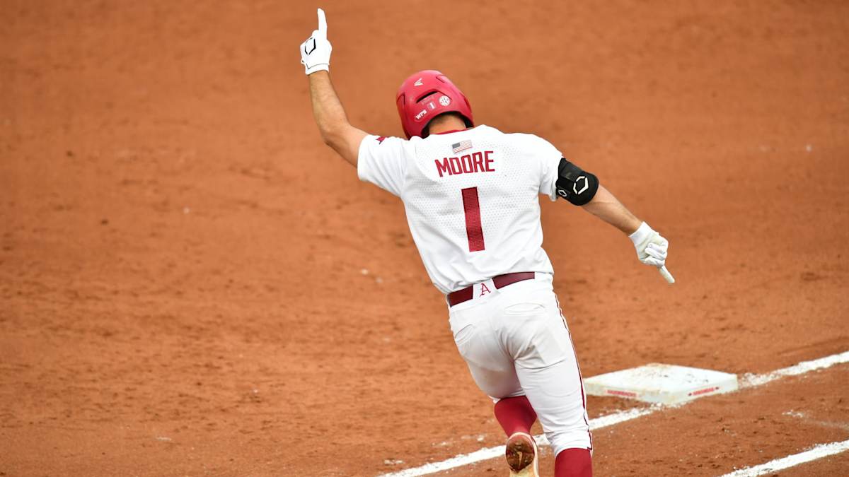 Disastrous Eighth Inning Propels Arkansas Over Nebraska All Huskers