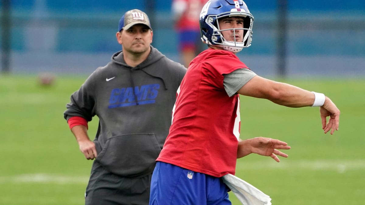 How New York Giants Can Help Fix Daniel Jones's Ball Security Issue -  Sports Illustrated New York Giants News, Analysis and More