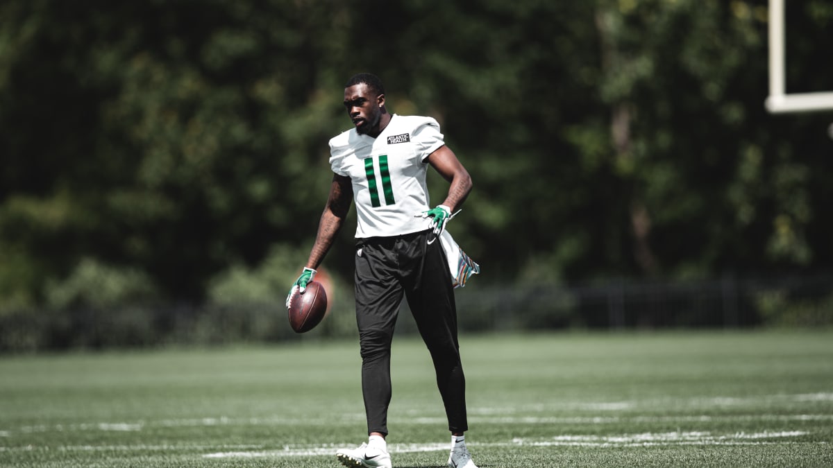 August 23, 2022, East Rutherford, New Jersey, USA: New York Jets wide  receiver Denzel Mims (11) goes up to catch a pass as Atlanta Falcons  cornerback Teez Tabor (20) defense during a