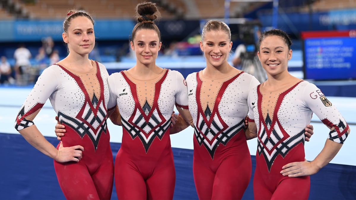 U.S. women set bar on opening night of 2022 Artistic Gymnastics