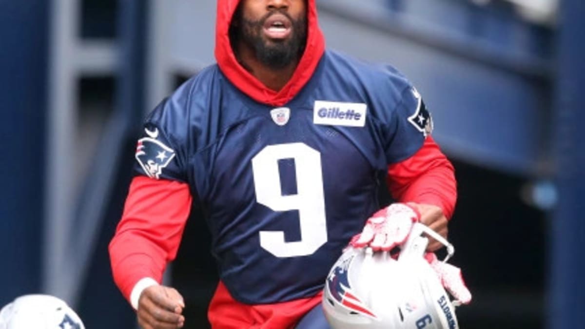 Coach Gives New England Patriots Hoodies, Mantra? - Sports