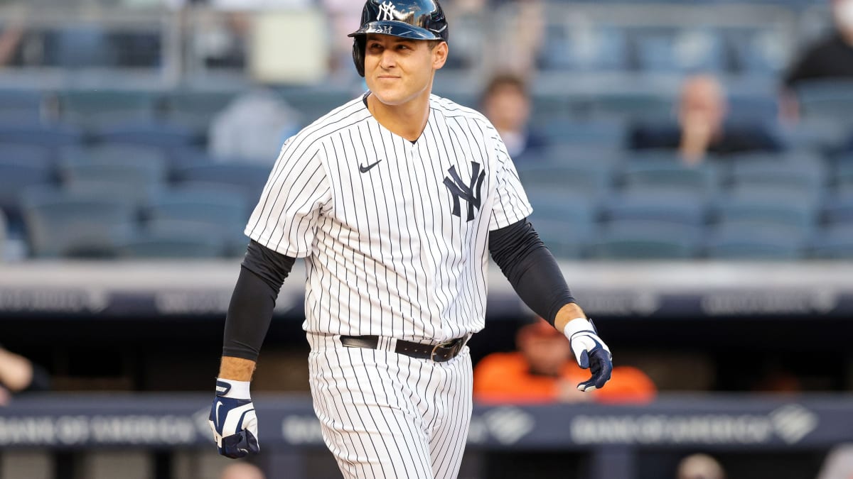 Anthony Rizzo has been SO CLUTCH and has hit MONSTER home runs for the  Yankees! 