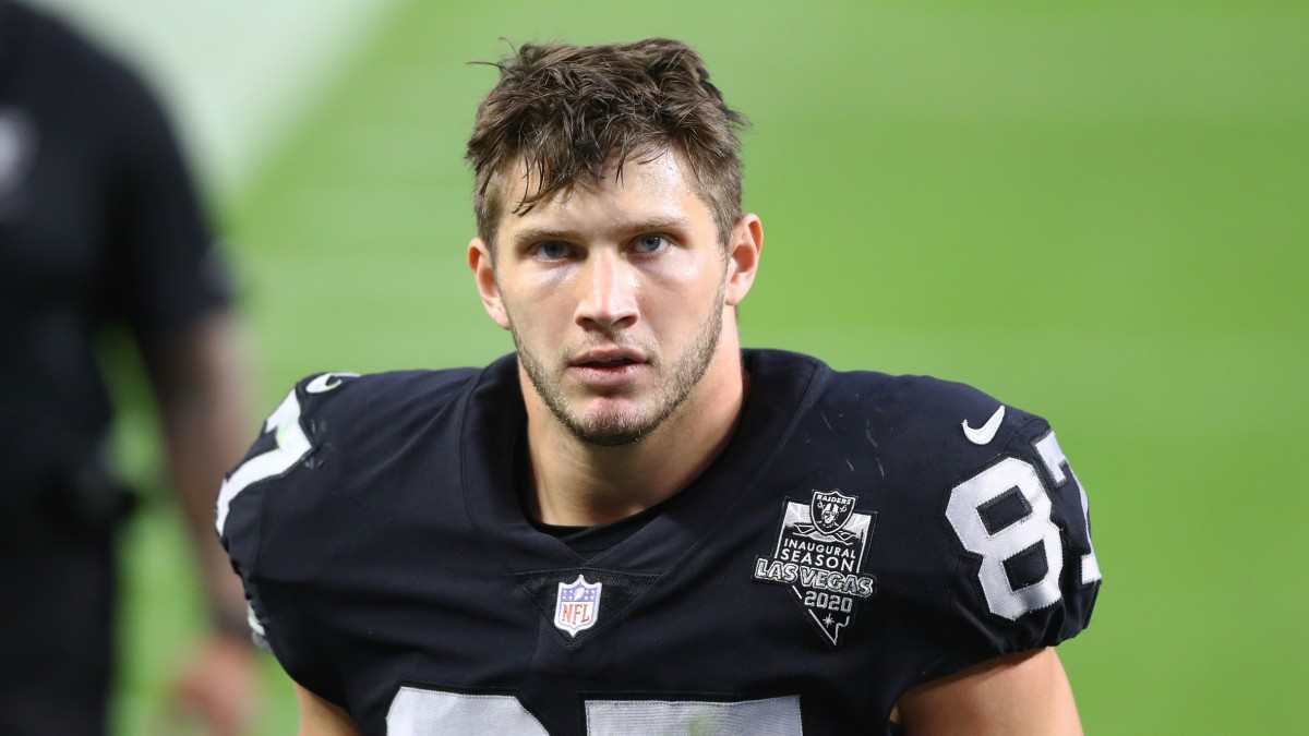 Raiders rookie TE Foster Moreau lost to knee injury - ESPN