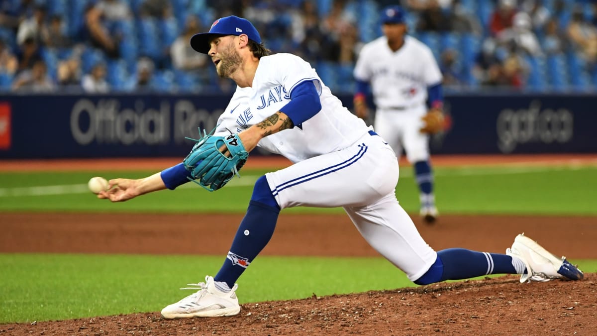 MLB fans are DONE with Jays pitcher Adam Cimber wearing his pants