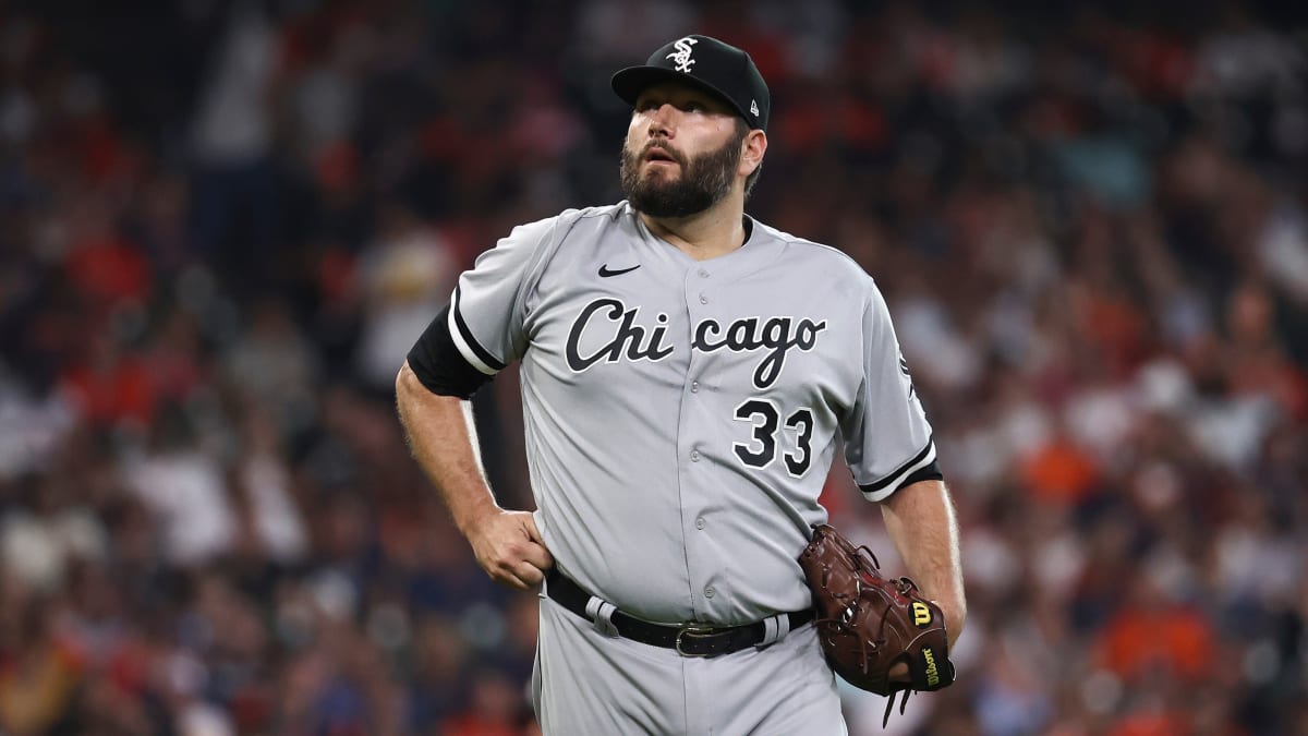 WATCH: White Sox starter Lance Lynn destroys tablet in dugout