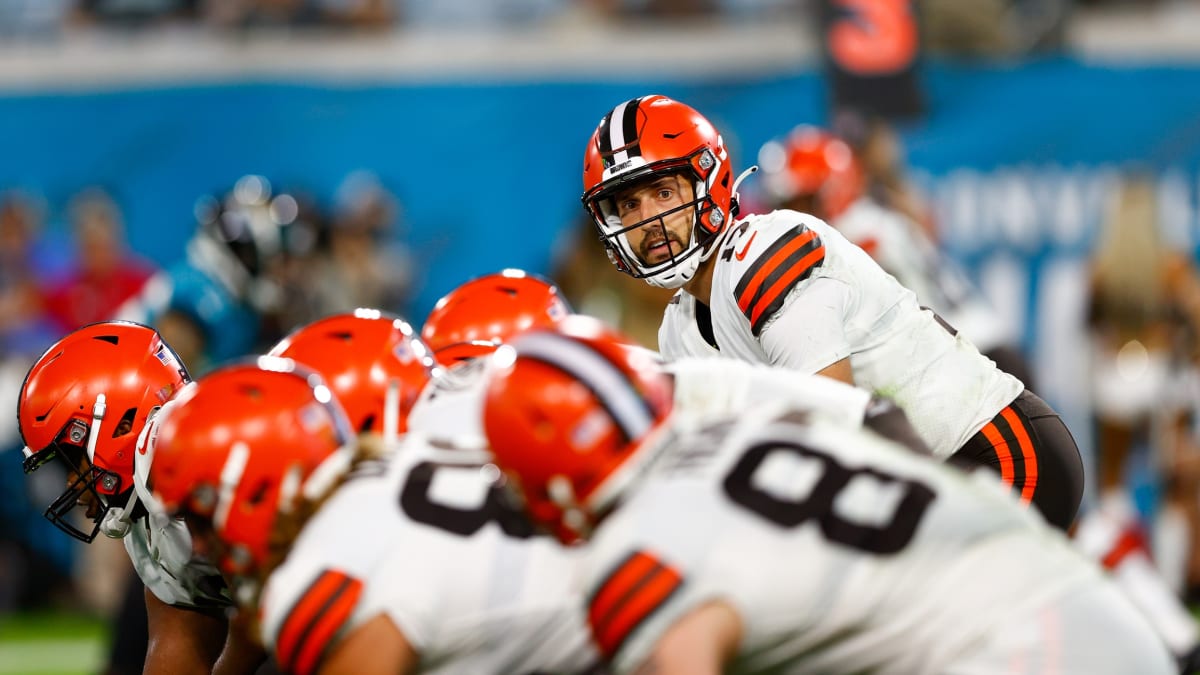 With depleted roster, Browns re-sign QB Kyle Lauletta