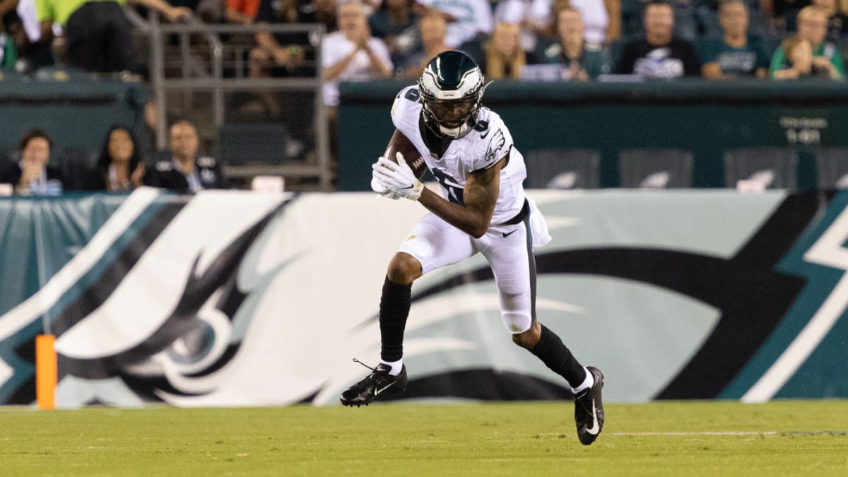 DeVonta Smith injury: Eagles WR suffers hand injury in Week 10, returns to  field - DraftKings Network