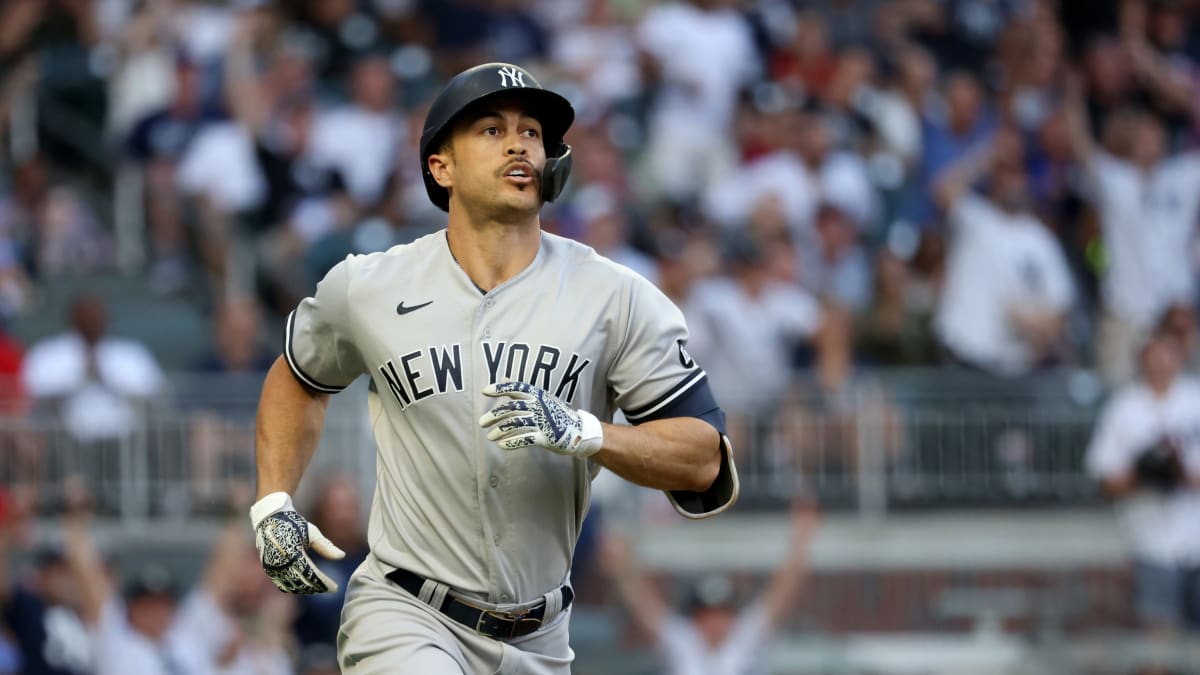 Giancarlo Stanton, Yankees position players report to spring