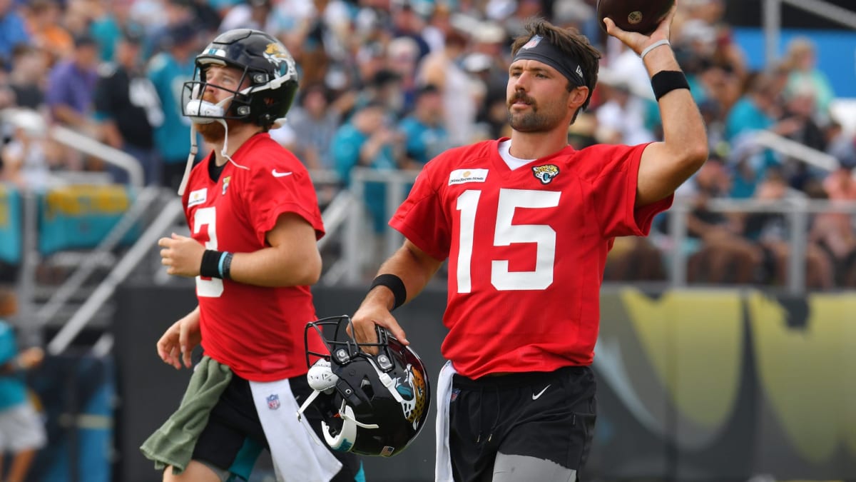 Eagles Nation on X: Gardner Minshew cut his jersey sleeves open today  before taking the field for the #Eagles.  / X