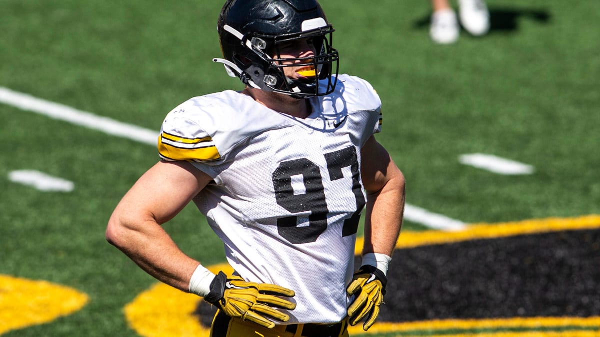 NFL Draft Profile: Zach VanValkenburg, Defensive End, Iowa Hawkeyes - Visit NFL  Draft on Sports Illustrated, the latest news coverage, with rankings for NFL  Draft prospects, College Football, Dynasty and Devy Fantasy