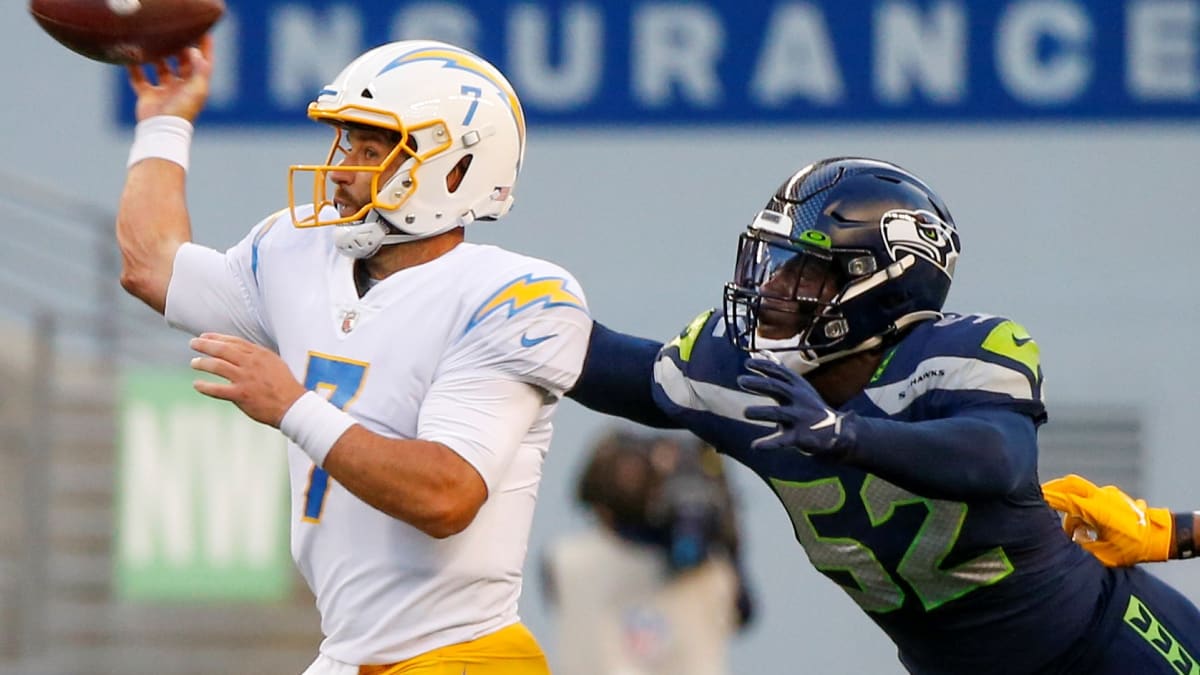 Darrell Taylor carted off the field after collision with teammate