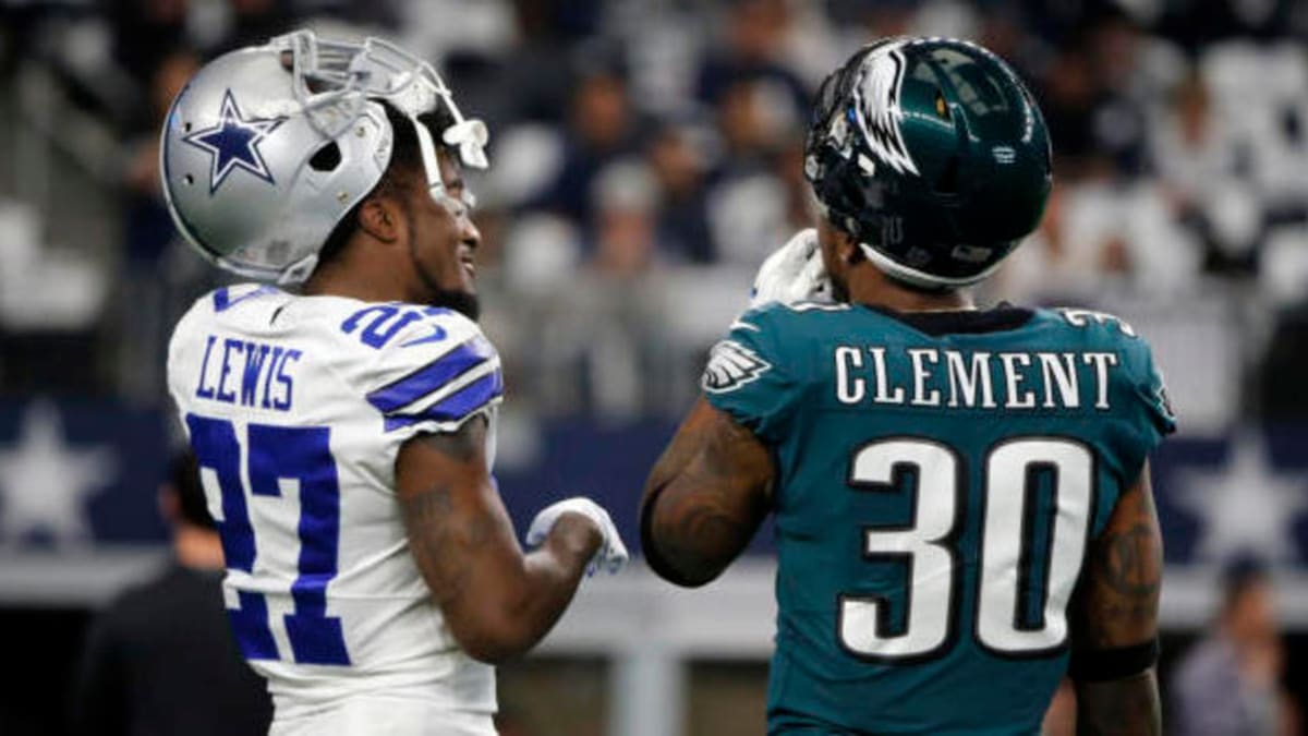 Dallas Cowboys running back Corey Clement (32) runs against the New York  Giants during an NFL football game, Sunday, Dec. 19, 2021, in East  Rutherford, N.J. (AP Photo/Adam Hunger Stock Photo - Alamy