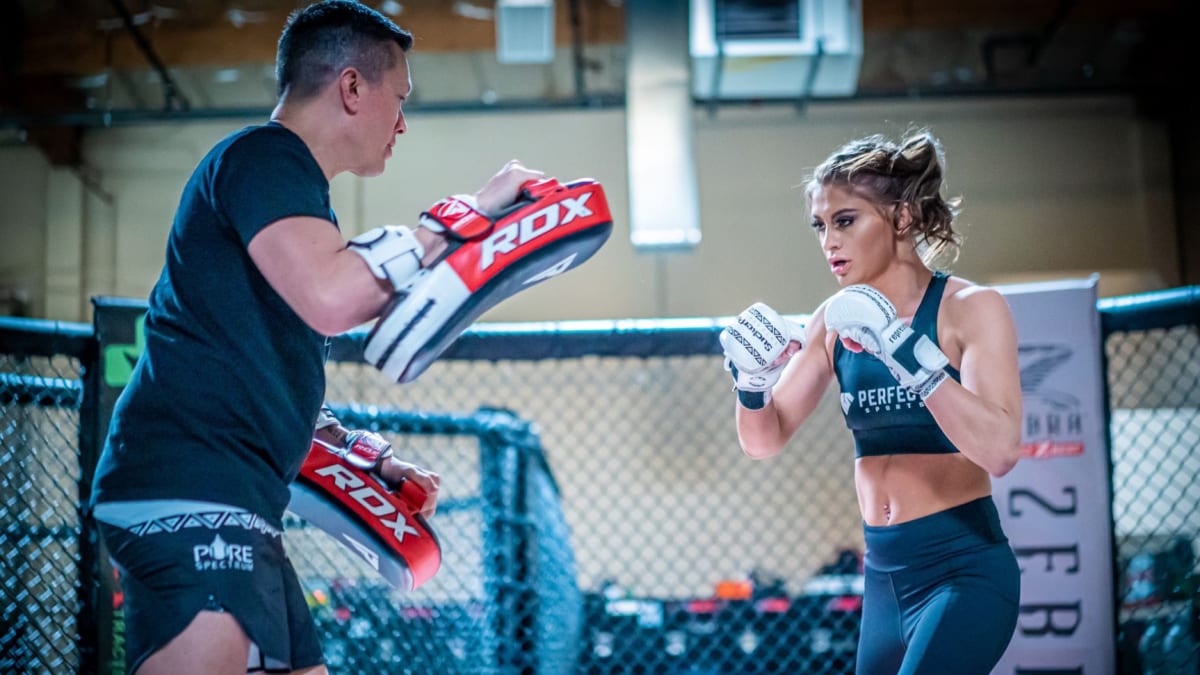 Alyse Anderson returning to MMA after EMT stint in COVID-19 unit - Sports  Illustrated