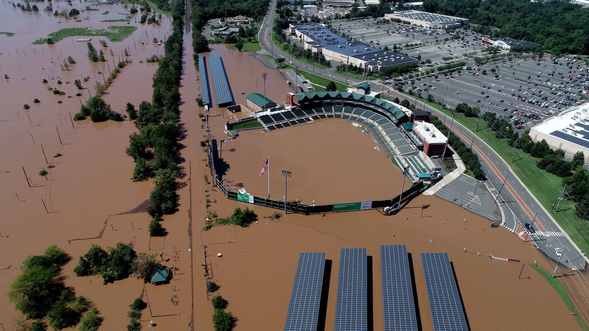 Yankees, Dolphins fight back as climate change threatens stadiums