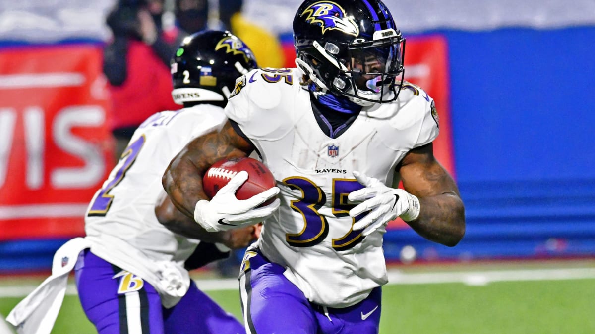 August 20, 2018: Baltimore Ravens running back Gus Edwards (35) runs with  the ball during NFL football preseason game action between the Baltimore  Ravens and the Indianapolis Colts at Lucas Oil Stadium