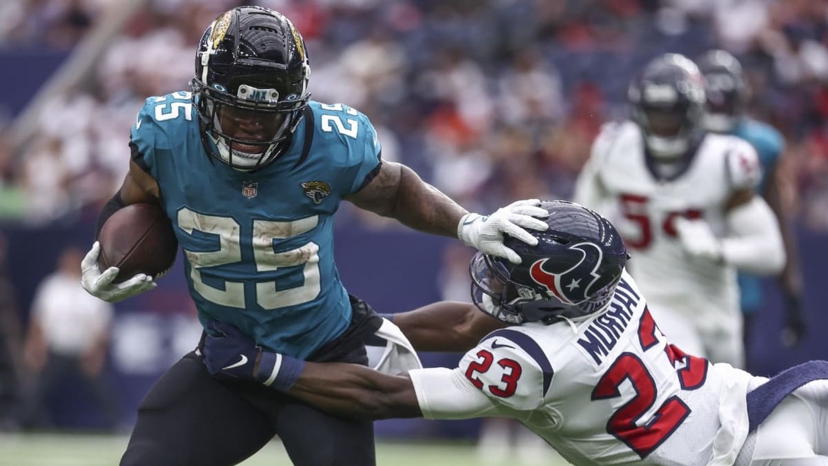 HOUSTON, TX - JANUARY 01: Jacksonville Jaguars cornerback Chris Claybrooks  (6) takes off a the snap