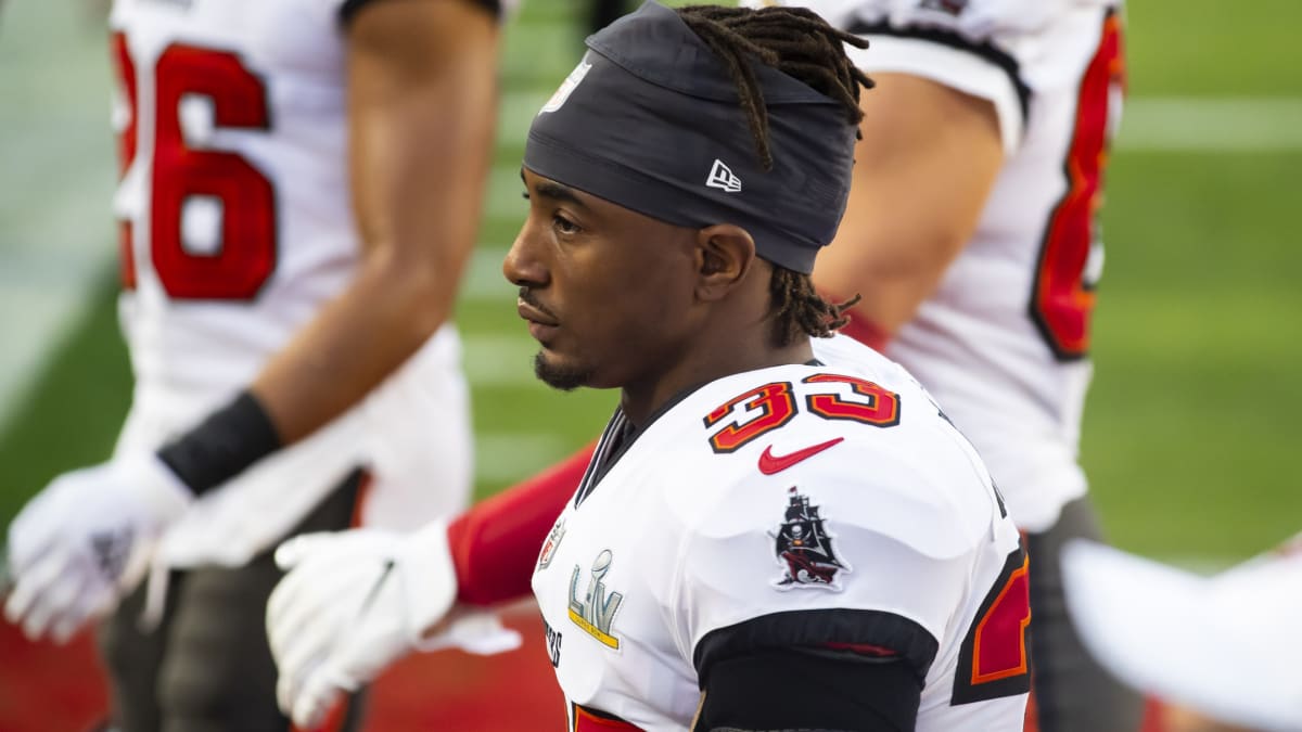 Tampa Bay Buccaneers free safety Jordan Whitehead (33) lines up on defense  during an NFL football game against the Carolina Panthers, Sunday, Dec. 26,  2021, in Charlotte, N.C. (AP Photo/Brian Westerholt Stock