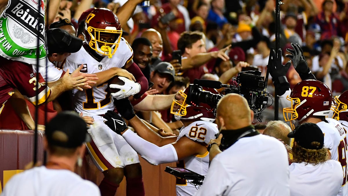 Washington Football Team wide receiver Terry McLaurin (17) sizes up New  York Giants cornerback James Bradberry (